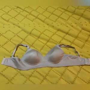 Warner’s- cream wire free padded  bra with convertible straps